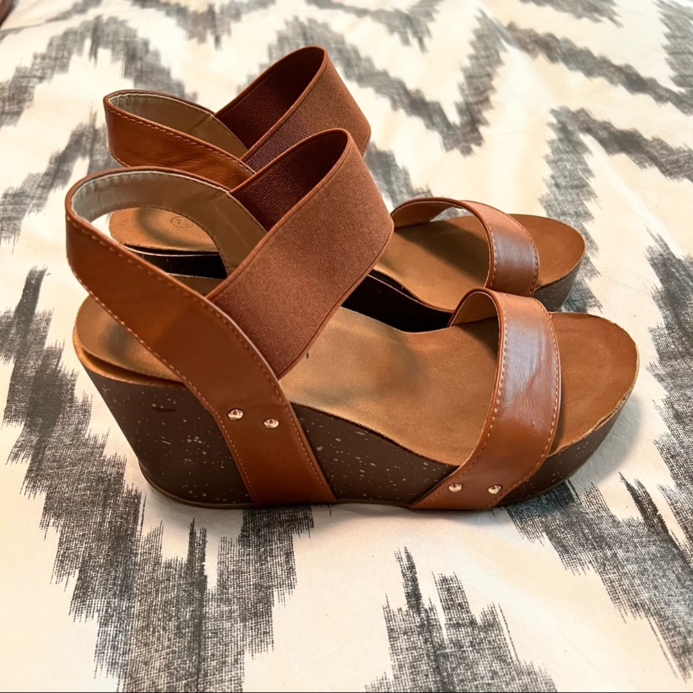 Cognac Basic Wedges - Picture 2 of 3
